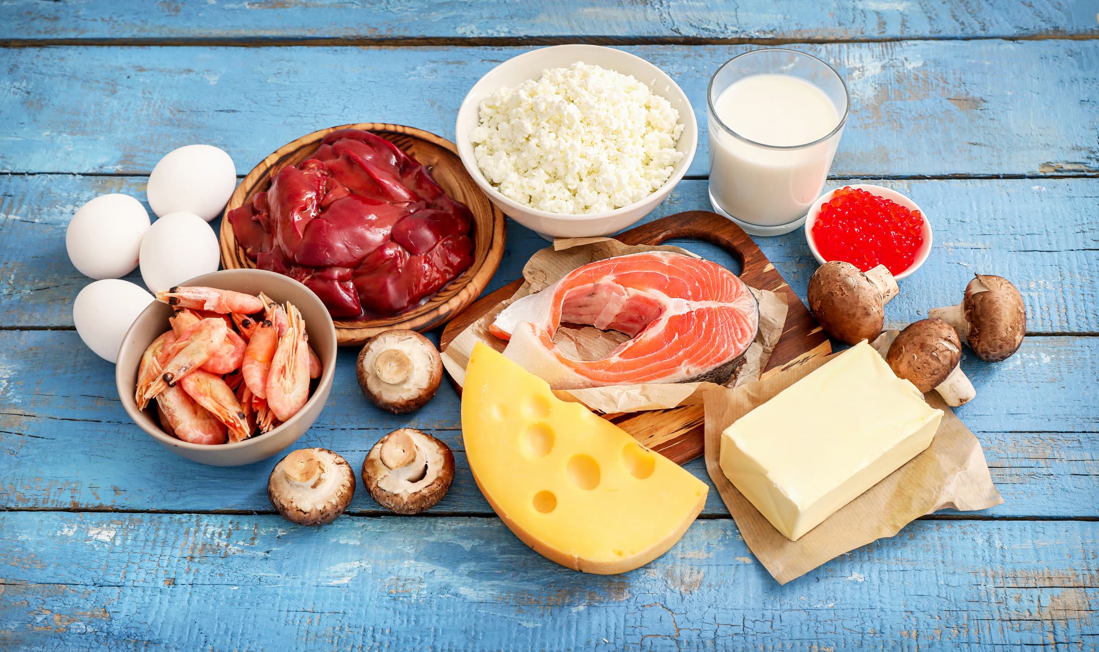 alimenti ricchi di vitamina d: uova, formaggio, tonno, salmone ecc